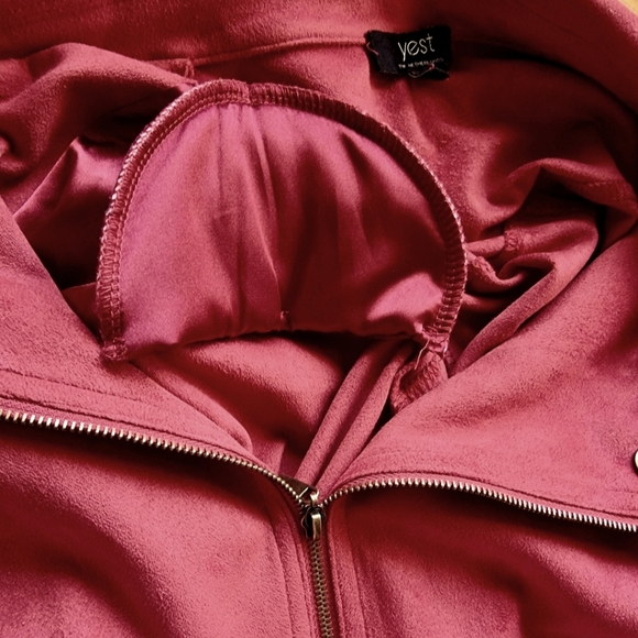 Yest | The Netherlands |  Super Soft Cranberry Blazer Jacket - Picture 7 of 8